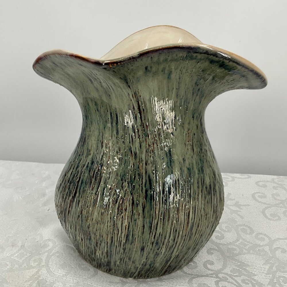 Handcrafted Ceramic Vase With Unique Ruffled Edge - Picture 4 of 8